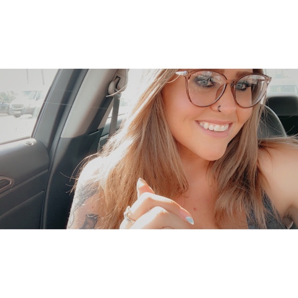 Meet Your Posher! Jesse 🖤 - Picture 5 of 11